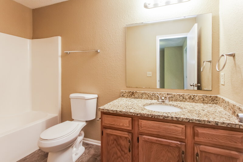 1,820/Mo, 4115 Orchard Valley Blvd Indianapolis, IN 46235 Bathroom View 3