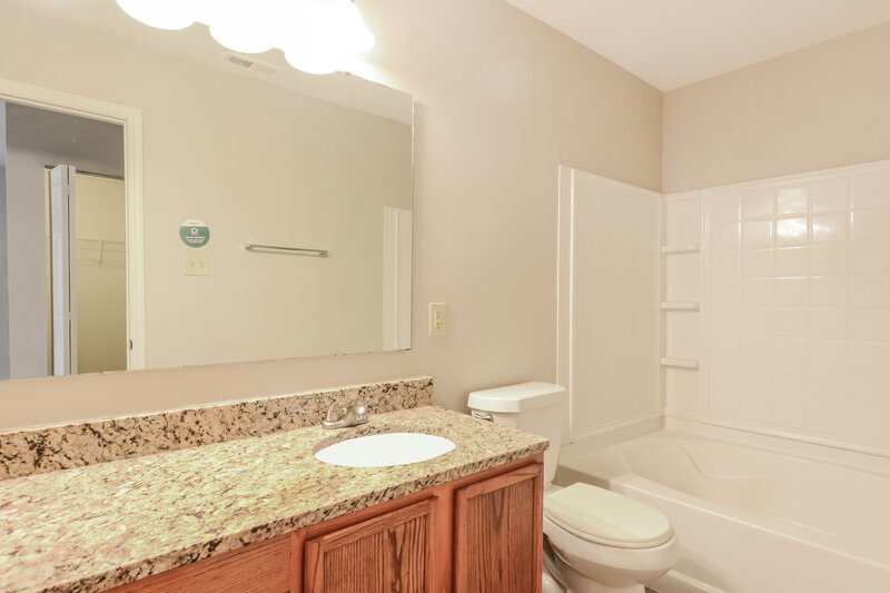 1,840/Mo, 3541 Cork Bend Dr Indianapolis, IN 46239 Main Bathroom View