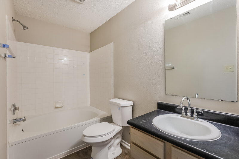 1,965/Mo, 103 Snowflake Circle Greenwood, IN 46143 Main Bathroom View