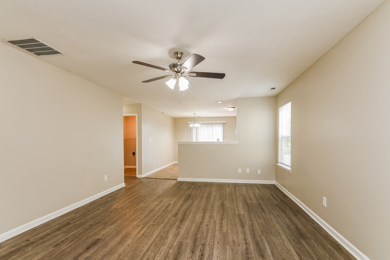 1,760/Mo, 522 Venus Dr Indianapolis, IN 46241 Living Room View