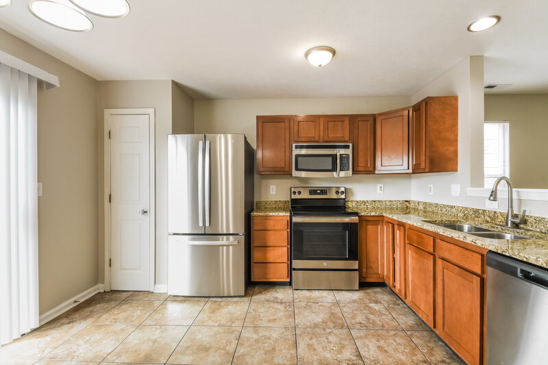 1,760/Mo, 522 Venus Dr Indianapolis, IN 46241 Kitchen View 2