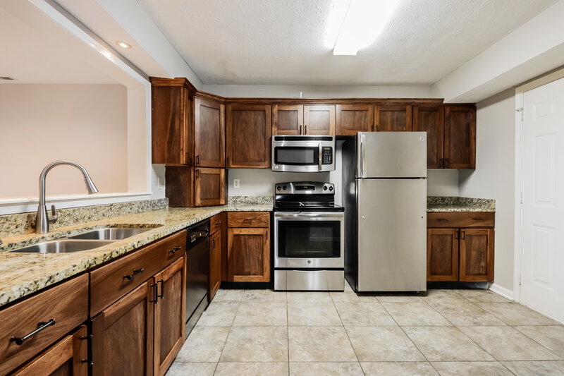 2,070/Mo, 11339 Water Birch Dr Indianapolis, IN 46235 Kitchen View