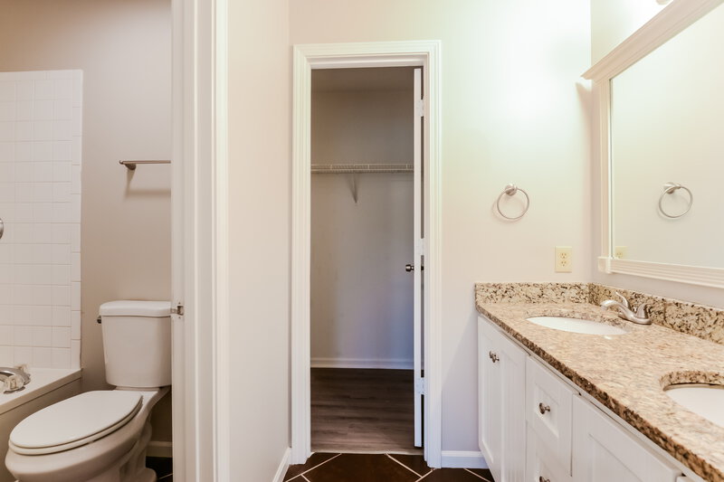 2,070/Mo, 11339 Water Birch Dr Indianapolis, IN 46235 Main Bathroom View