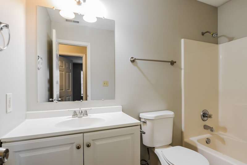 2,070/Mo, 11339 Water Birch Dr Indianapolis, IN 46235 Bathroom View
