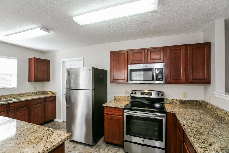 1,770/Mo, 10783 Timothy Ln Indianapolis, IN 46231 Kitchen View 2