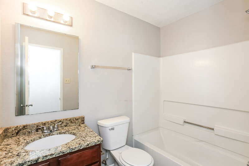 1,770/Mo, 10783 Timothy Ln Indianapolis, IN 46231 Main Bathroom View