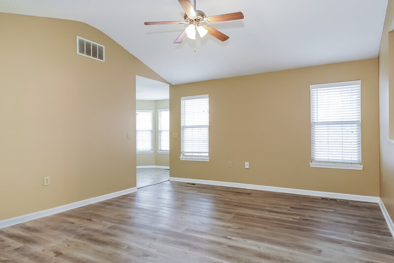 1,585/Mo, 7245 Bradford Woods Way Indianapolis, IN 46268 Living Room View