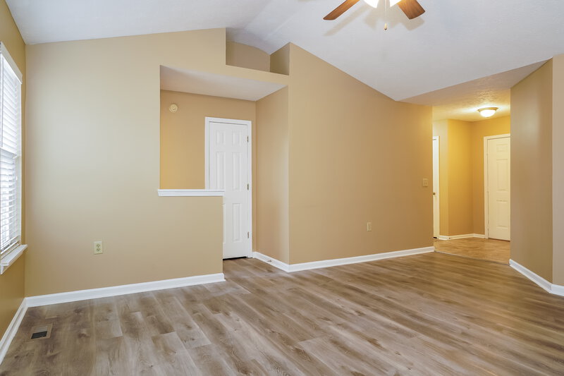 1,585/Mo, 7245 Bradford Woods Way Indianapolis, IN 46268 Living Room View 2