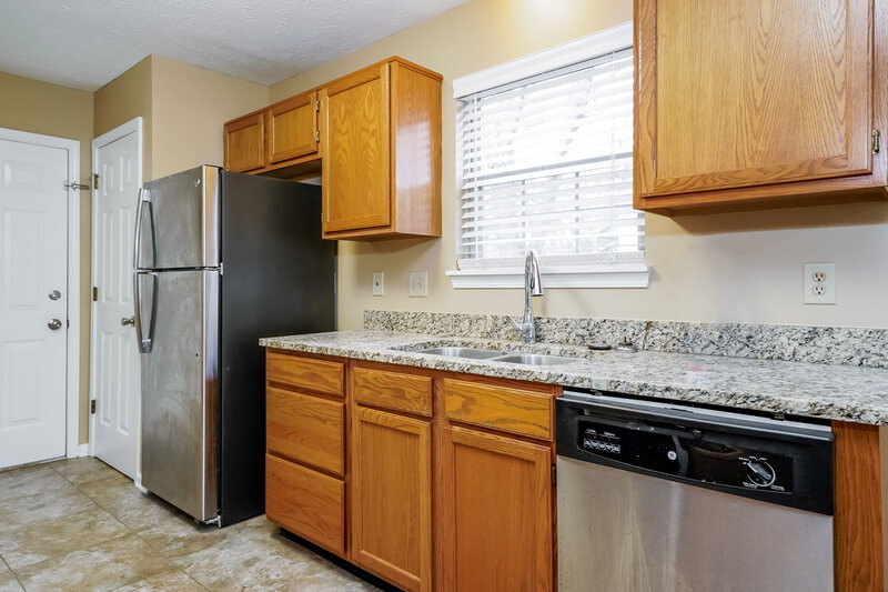 1,585/Mo, 7245 Bradford Woods Way Indianapolis, IN 46268 Kitchen View 2