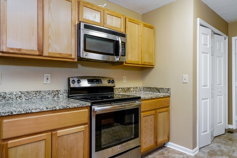 1,585/Mo, 7245 Bradford Woods Way Indianapolis, IN 46268 Kitchen View 3