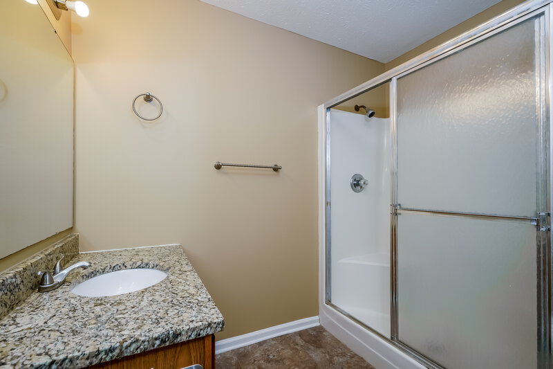 1,585/Mo, 7245 Bradford Woods Way Indianapolis, IN 46268 Bathroom View