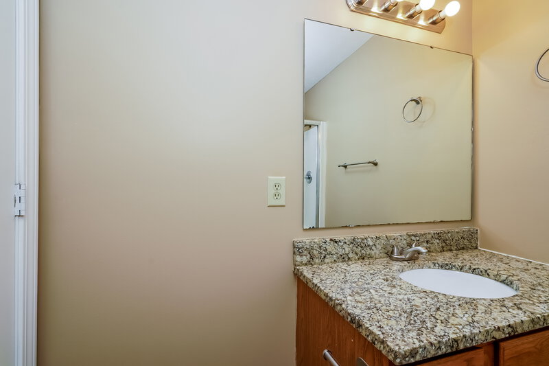 1,585/Mo, 7245 Bradford Woods Way Indianapolis, IN 46268 Bathroom View 2