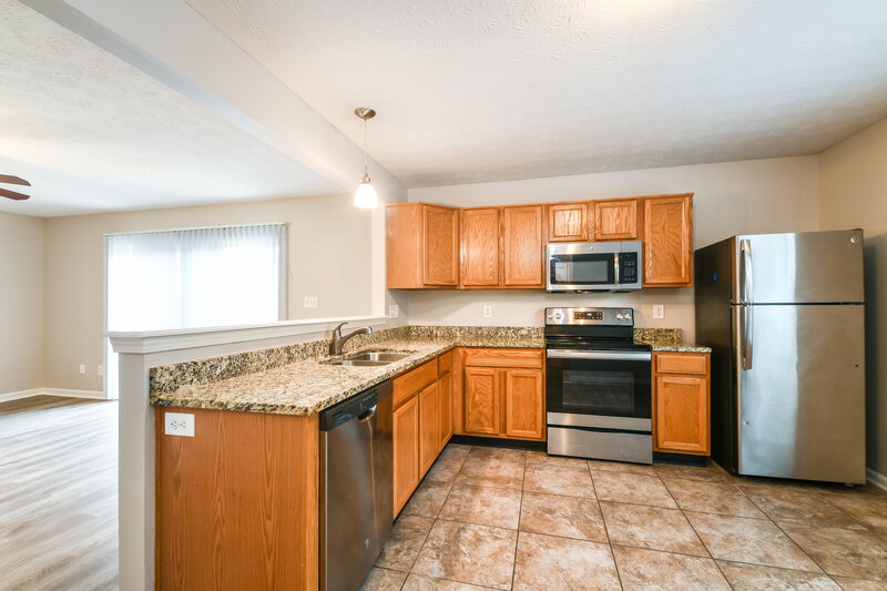 2,005/Mo, 11615 Signet Ln Indianapolis, IN 46235 Misc View 6