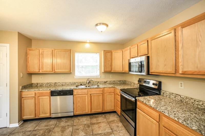 2,620/Mo, 2804 Hazelchase Ct Indianapolis, IN 46268 Kitchen View 2