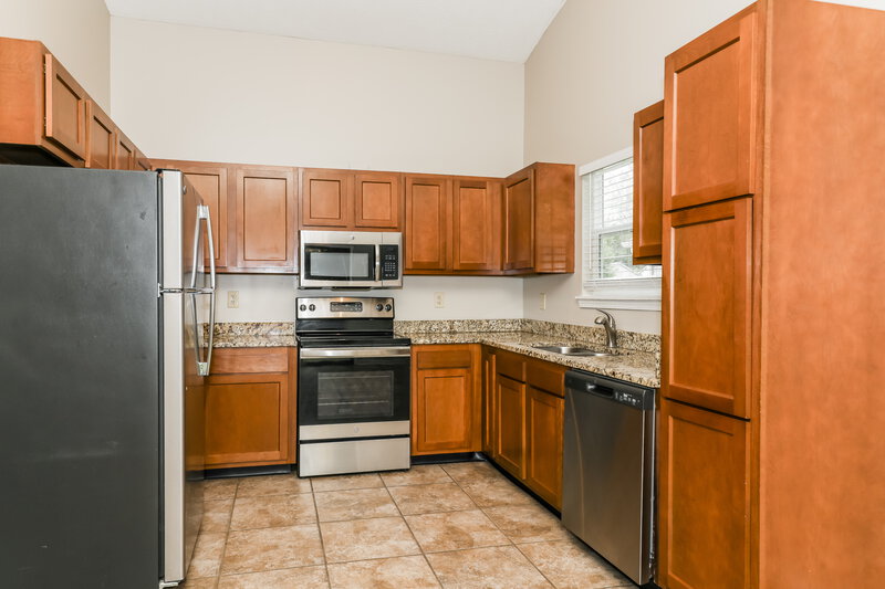 1,900/Mo, 5631 Nodlehs Ct Indianapolis, IN 46221 Kitchen View