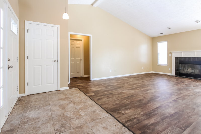 1,690/Mo, 1947 Mare Ave Indianapolis, IN 46203 Foyer View