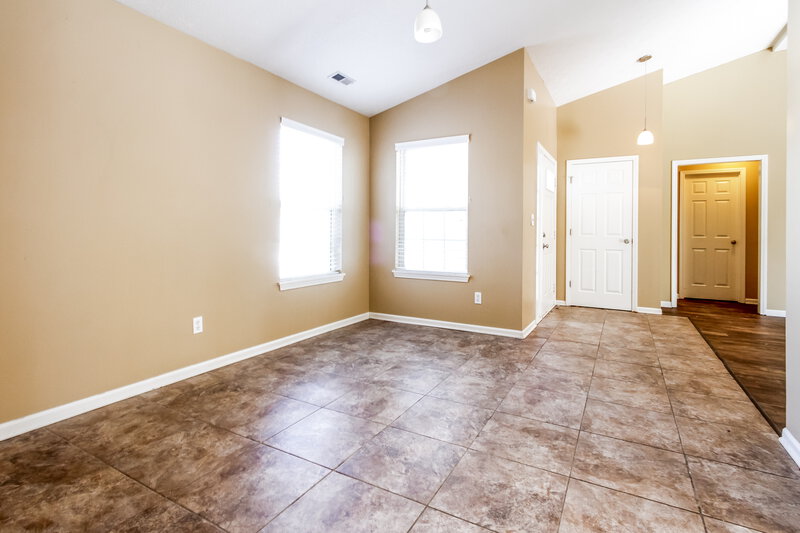 1,690/Mo, 1947 Mare Ave Indianapolis, IN 46203 Family Room View 2