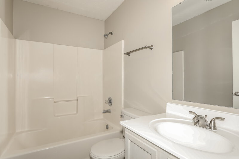 1,870/Mo, 1947 Mare Ave Indianapolis, IN 46203 Bathroom View