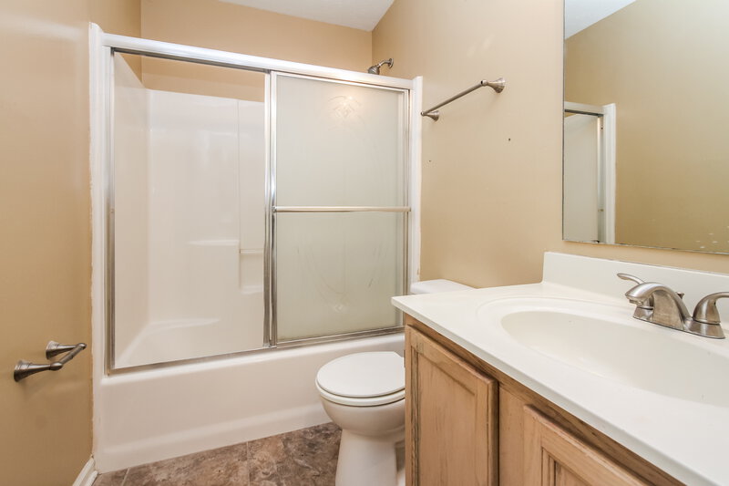 1,690/Mo, 1947 Mare Ave Indianapolis, IN 46203 Bathroom View