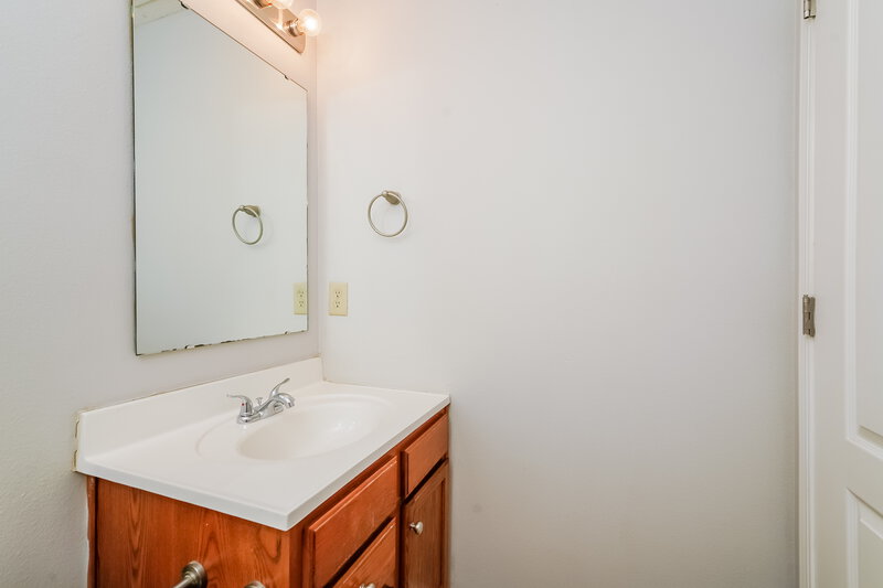 1,770/Mo, 10610 Crackling Dr Indianapolis, IN 46259 Bathroom View 2
