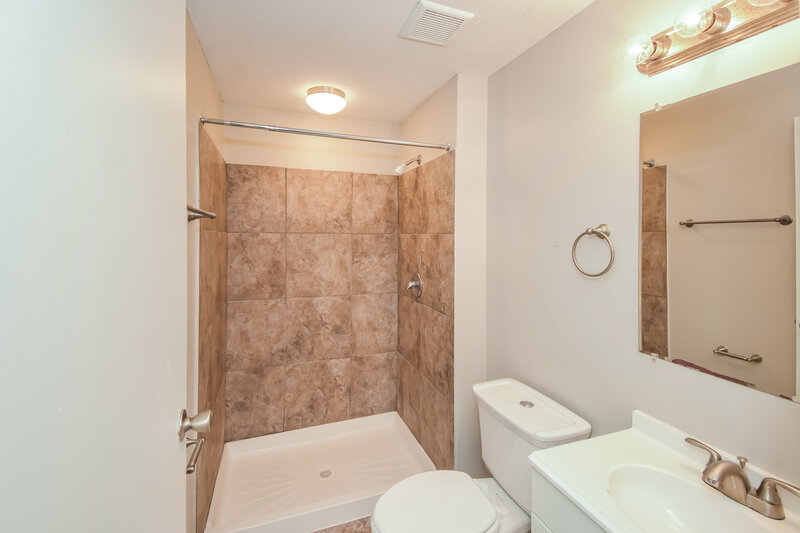 1,870/Mo, 11613 Whidbey Dr Indianapolis, IN 46229 Main Bathroom View