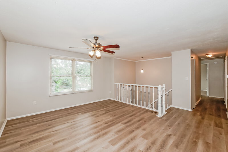 1,590/Mo, 616 Woodlark Dr Indianapolis, IN 46229 Living Room View 2