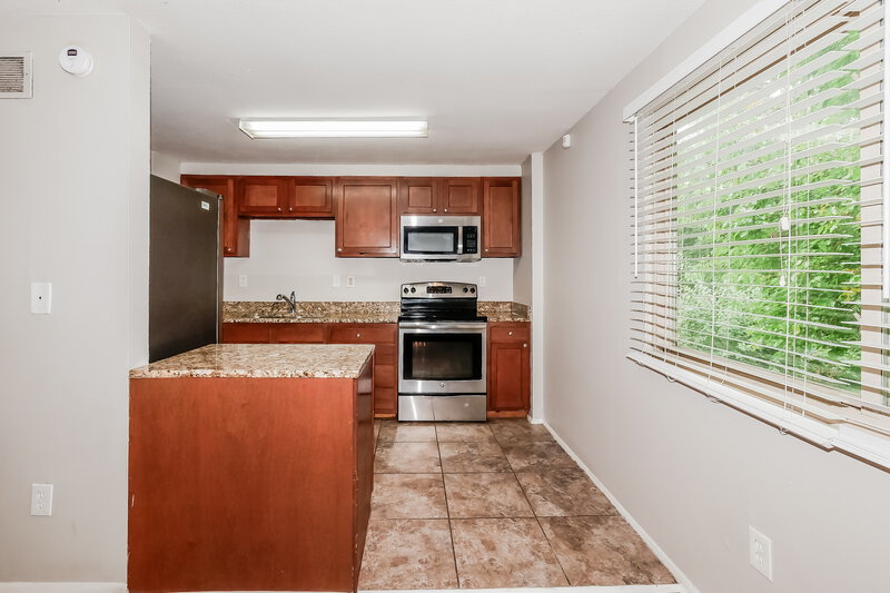 1,590/Mo, 616 Woodlark Dr Indianapolis, IN 46229 Kitchen View 2