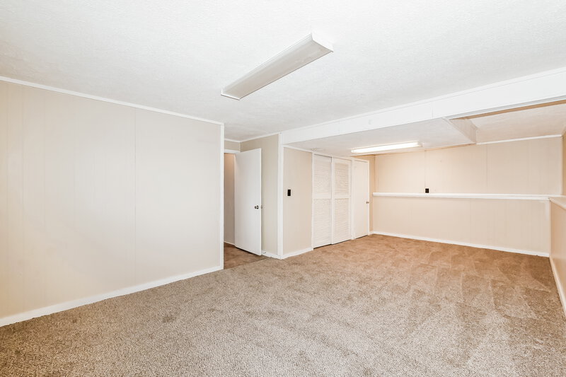 1,590/Mo, 616 Woodlark Dr Indianapolis, IN 46229 Family Room View