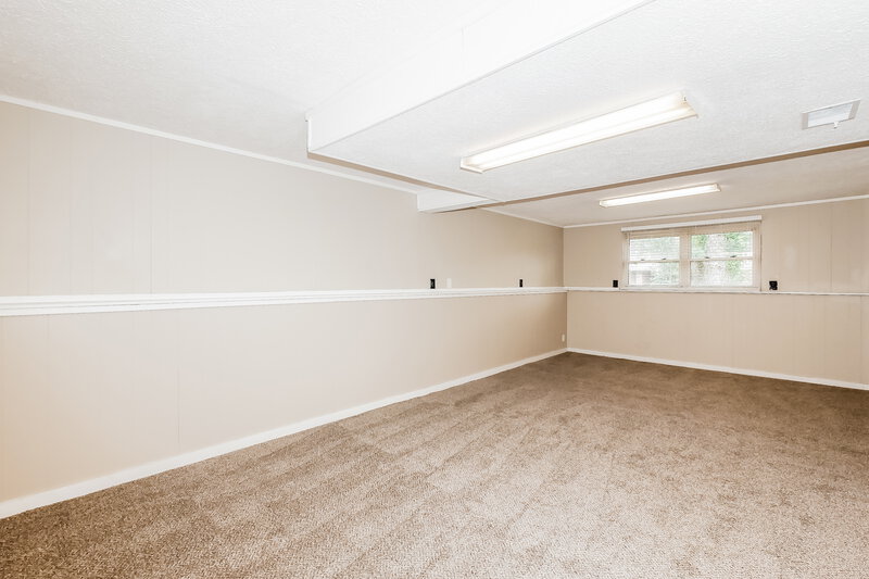 1,590/Mo, 616 Woodlark Dr Indianapolis, IN 46229 Family Room View 2