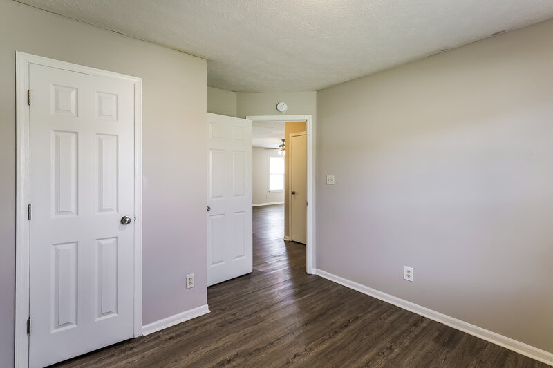 1,525/Mo, 2242 Whitecliff Dr Indianapolis, IN 46234 Main Bedroom View