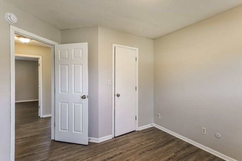 1,525/Mo, 2242 Whitecliff Dr Indianapolis, IN 46234 Main Bedroom View 2