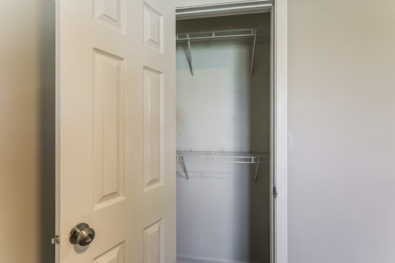 1,525/Mo, 2242 Whitecliff Dr Indianapolis, IN 46234 Walk In Closet View 2