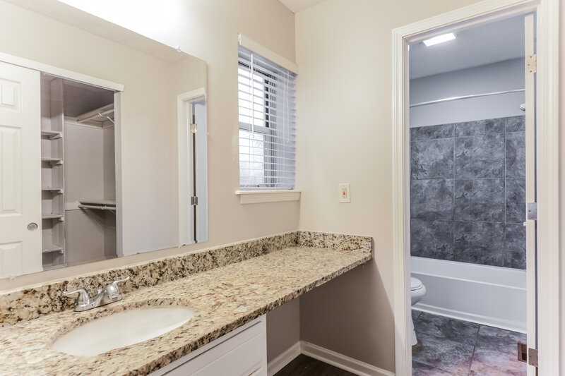 1,845/Mo, 1805 Catalano Dr Indianapolis, IN 46214 Main Bathroom View