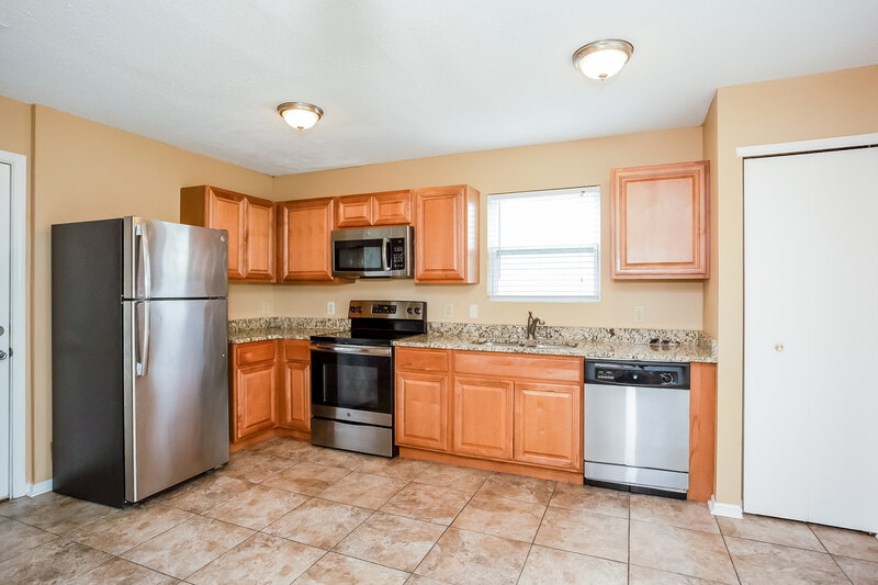 1,905/Mo, 313 Longbow St Sheridan, IN 46069 Kitchen View 3