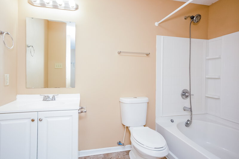 1,905/Mo, 313 Longbow St Sheridan, IN 46069 Main Bathroom View