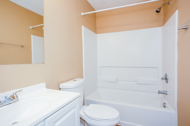 1,905/Mo, 313 Longbow St Sheridan, IN 46069 Main Bathroom View 2