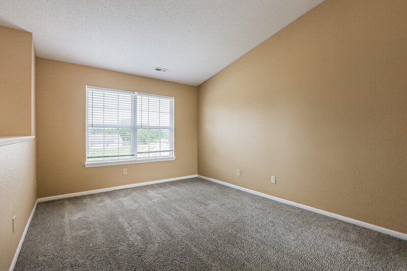1,910/Mo, 2021 Twin Leaf Ct Indianapolis, IN 46229 Living Room View
