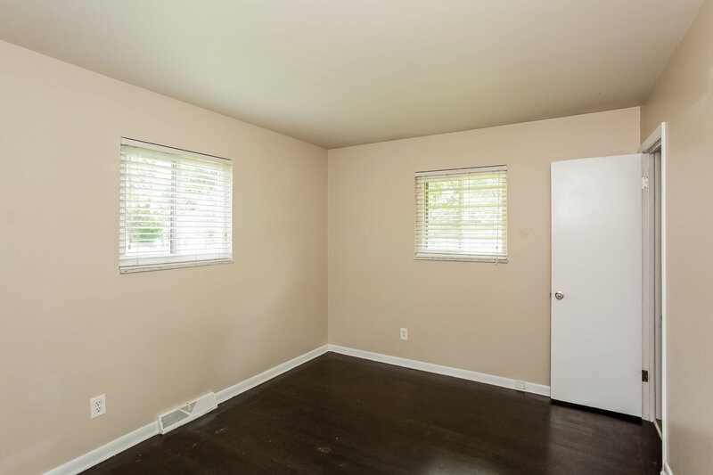 1,540/Mo, 501 N Devon Ave Indianapolis, IN 46219 Main Bedroom View