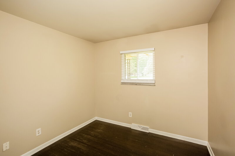 1,540/Mo, 501 N Devon Ave Indianapolis, IN 46219 Bedroom View