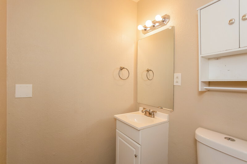 1,540/Mo, 501 N Devon Ave Indianapolis, IN 46219 Powder Room View
