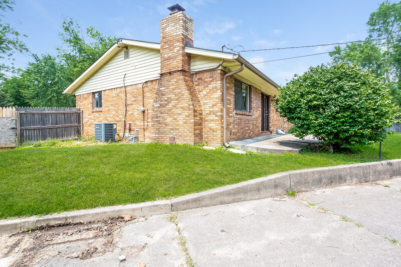 1,540/Mo, 501 N Devon Ave Indianapolis, IN 46219 Rear View 4
