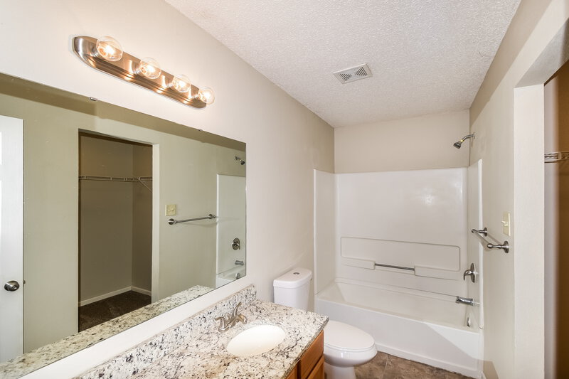 1,775/Mo, 10766 Wymm Ln Ingalls, IN 46048 Main Bathroom View