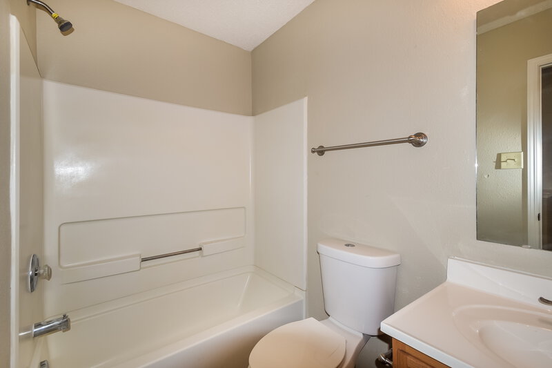1,775/Mo, 10766 Wymm Ln Ingalls, IN 46048 Bathroom View