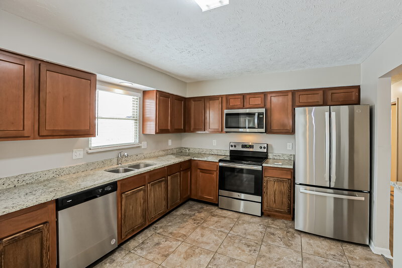 1,725/Mo, 819 Bitter Bark Ln Indianapolis, IN 46227 Kitchen View