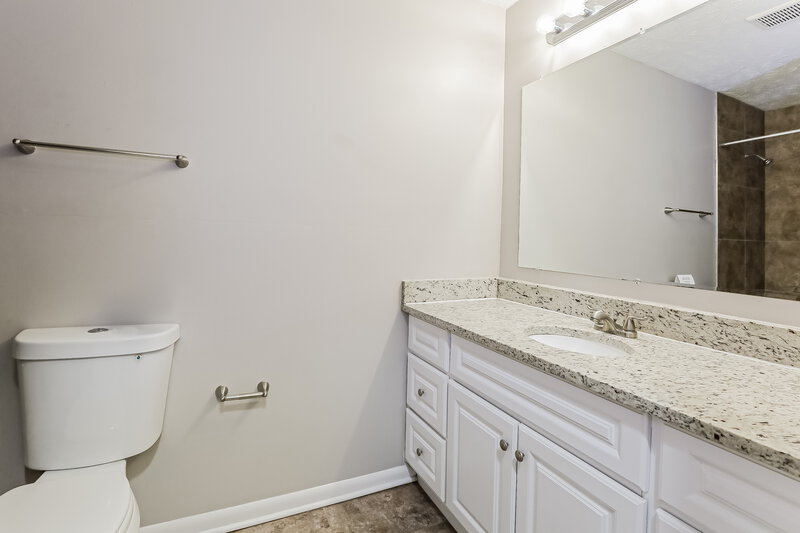 1,725/Mo, 819 Bitter Bark Ln Indianapolis, IN 46227 Bathroom View