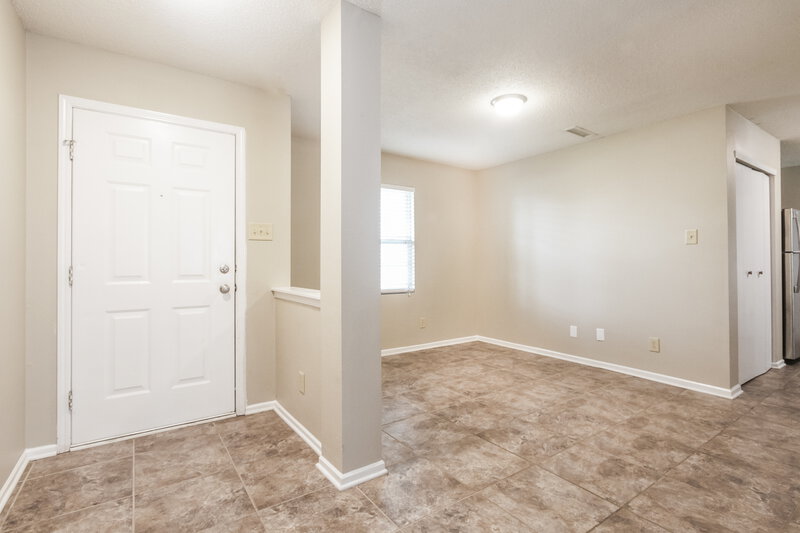 2,920/Mo, 9047 Bainbridge Dr Indianapolis, IN 46113 Living Room View 2