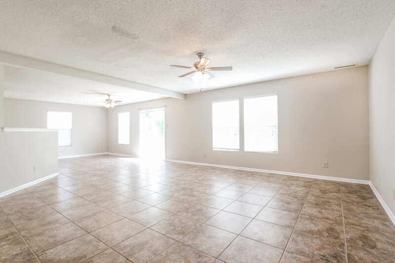2,920/Mo, 9047 Bainbridge Dr Indianapolis, IN 46113 Living Room View 4