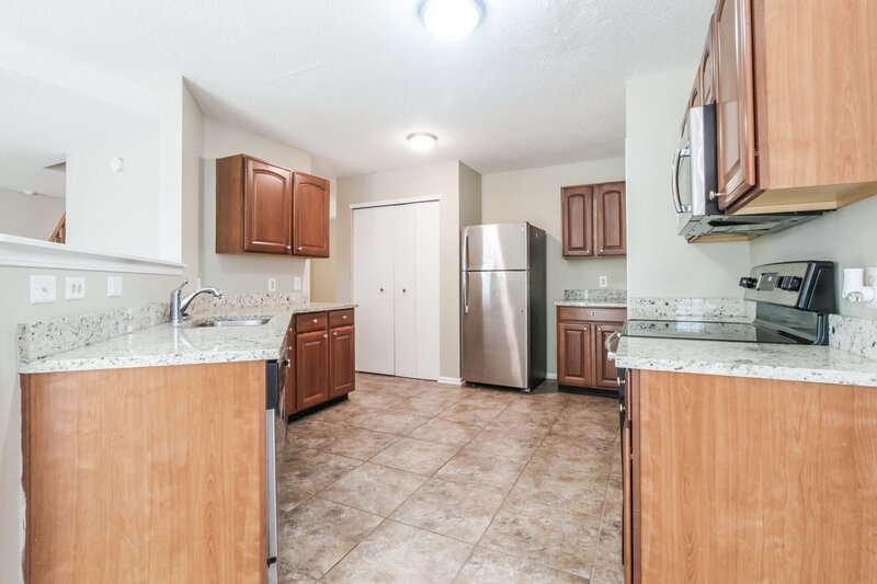 2,920/Mo, 9047 Bainbridge Dr Indianapolis, IN 46113 Kitchen View