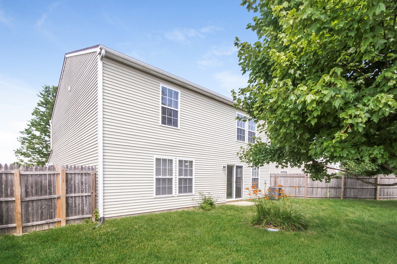 2,920/Mo, 9047 Bainbridge Dr Indianapolis, IN 46113 Rear View 2