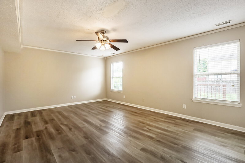 1,925/Mo, 6336 Long River Ln Indianapolis, IN 46221 Living Room View 2